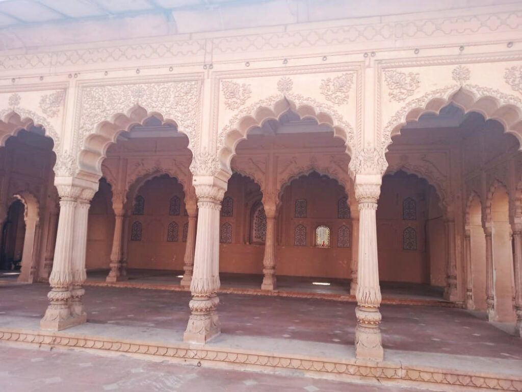 nahar-singh-mahal-deewane-aam palace architecture