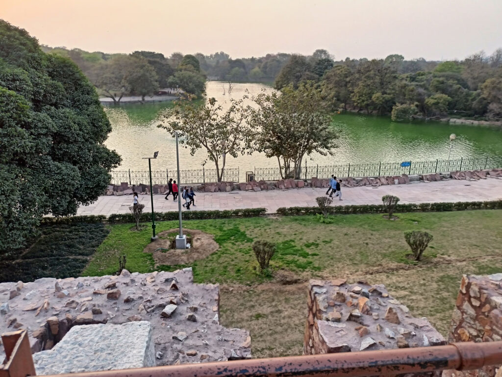 hauz-khas-fort pond of hauz khas village garden