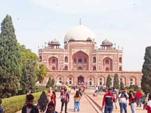 fornt view of humayun tomb