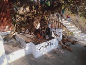 bandar chuha shani dev-temple bahoriband katni