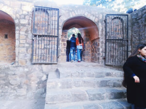 entry gate of agrasen ki baoli