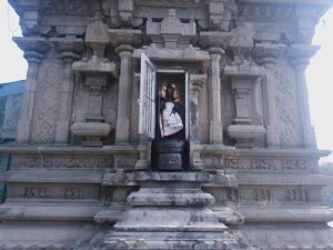 tamil temple ganesha statue