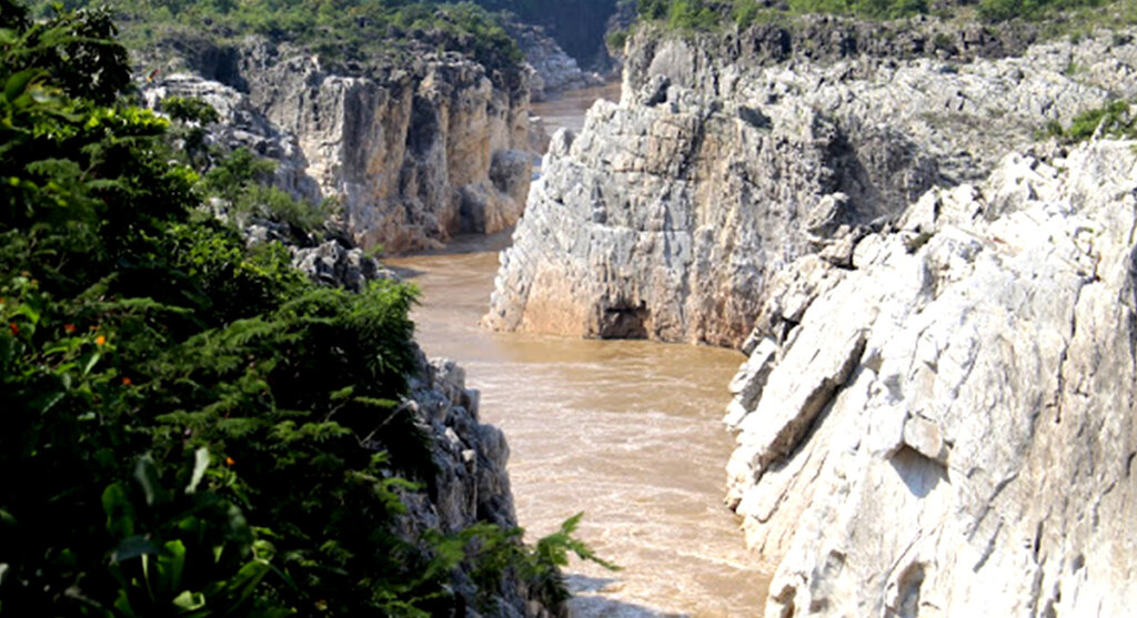 jabalpur-bhedaghat-india marble-rock-jabalpur