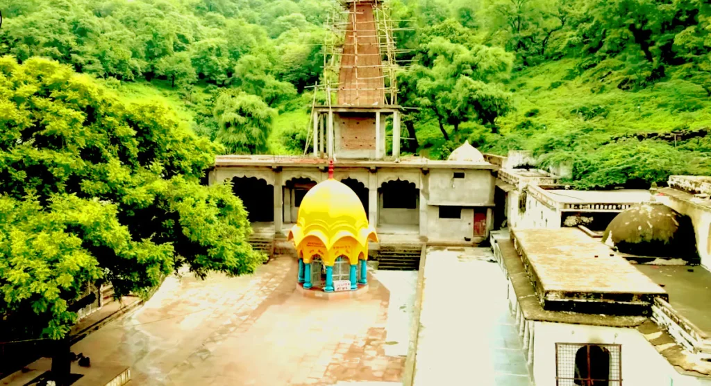 kadamgiri parvat chitrakoot