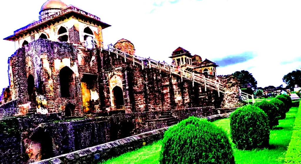 madhavgarh fort satna