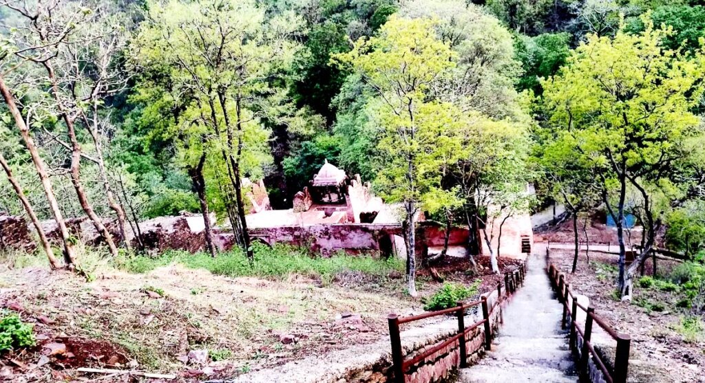 singour-garh-kila-damoh singorgarh-fort