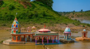 सोमेश्वर महादेव मंदिर, आगर मालवा – पांडवकालीन आस्था, रहस्य और प्राकृतिक सौंदर्य का अद्भुत संगम (Someshwar Mahadev Temple, Agar Malwa – A Divine Confluence of Pandava-Era Faith, Mysteries, and Natural Beauty)