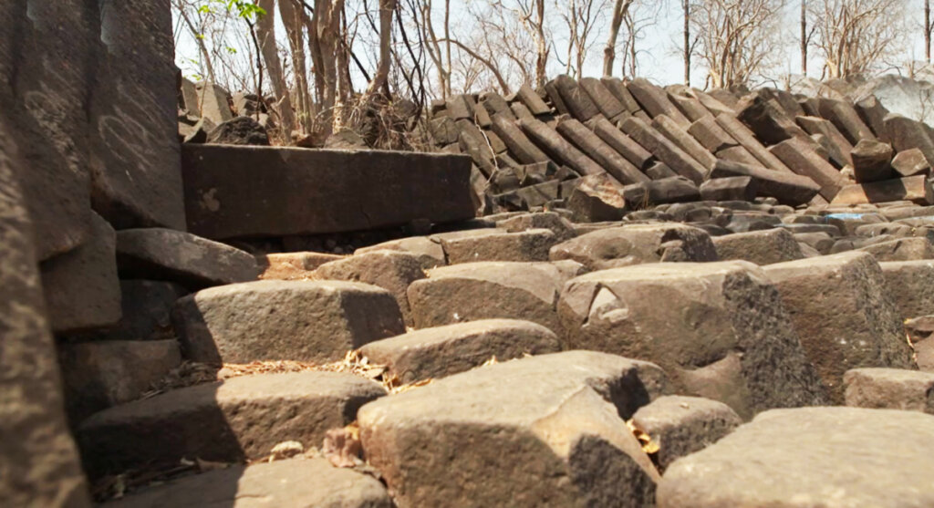 dewas-kavadia-hills