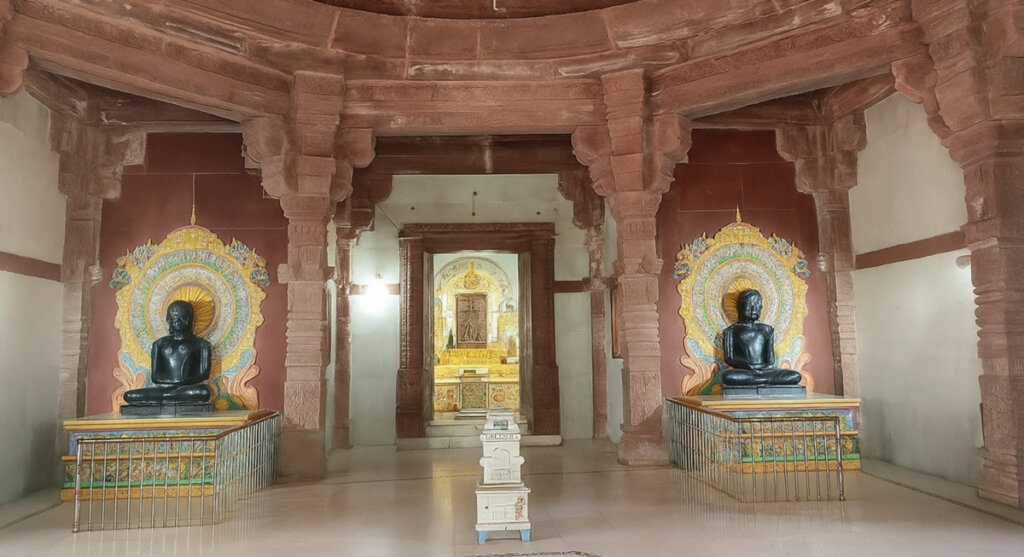 dewas pushpgiri jain temple