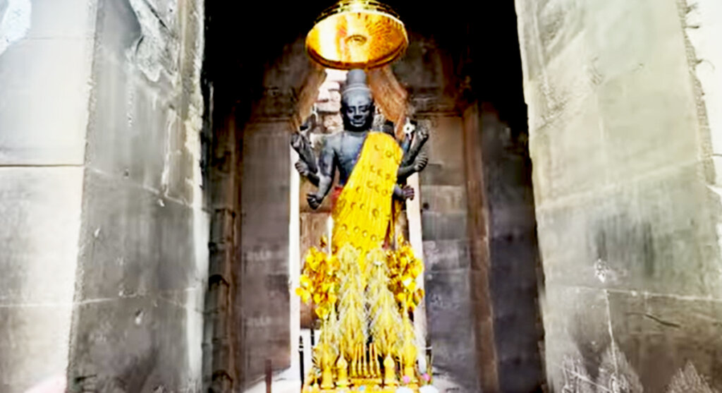 lord vishnu statue at-angkor wat temple
