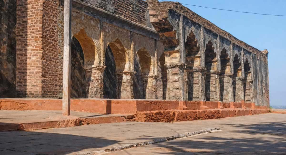 adegaon fort lakhnadon seoni india