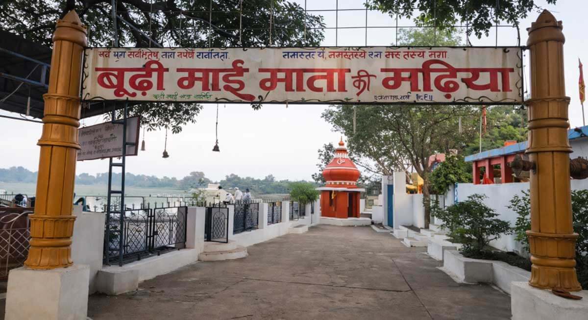budhi mai temple mandla