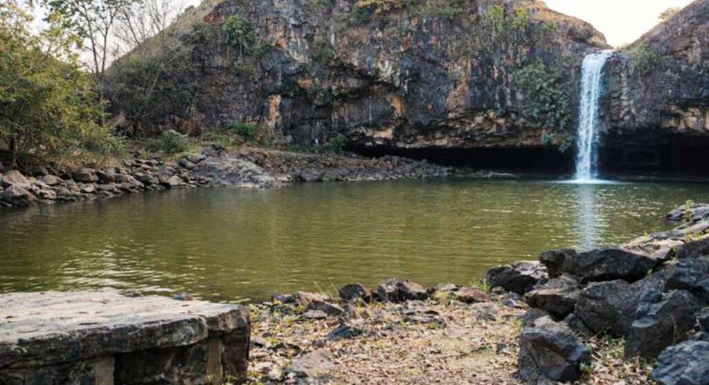 devnala waterfall dindori india