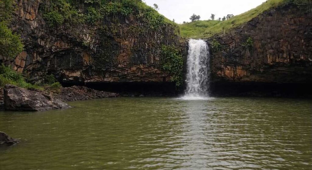 dindori devnala waterfall
