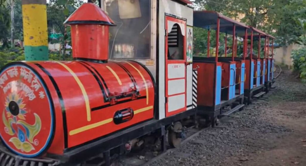 ekta park chuk chuk train chhindwara