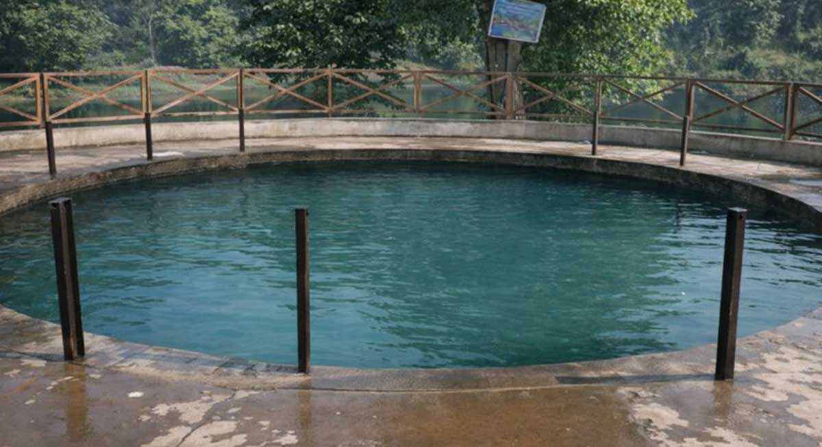 garam pani kund mandla