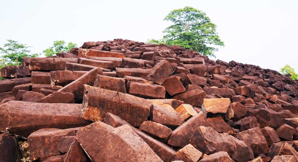 kala pahad mandla