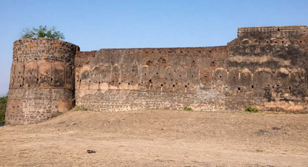 seoni adegaon fort lakhnadon
