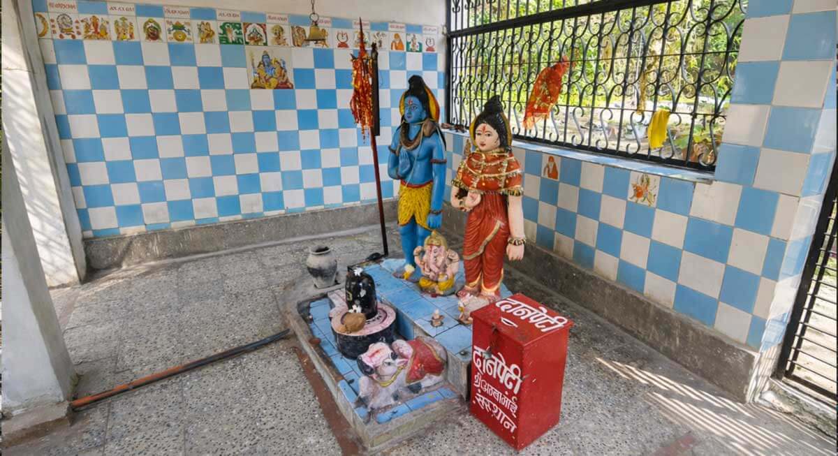shiva parvati at amba mai temple seoni