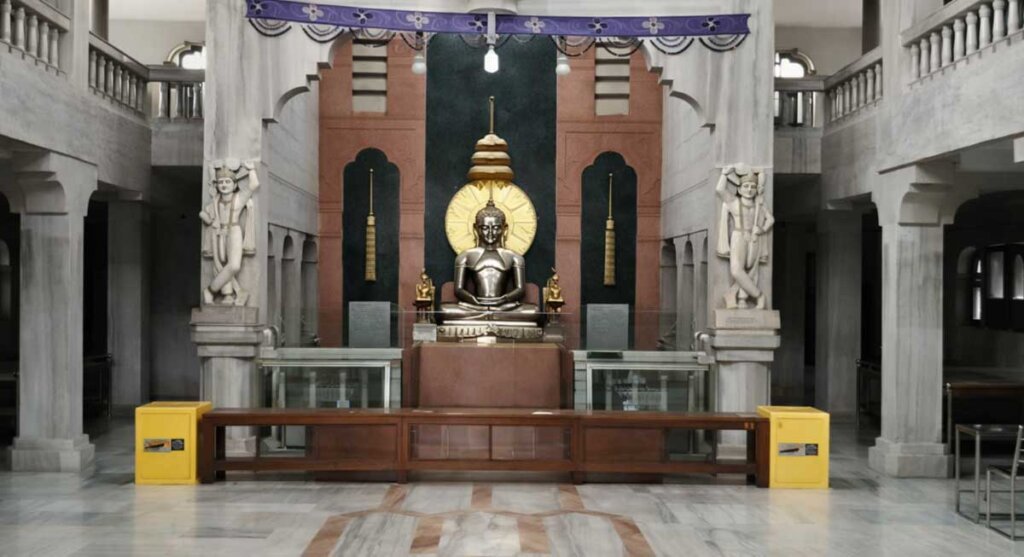 vardhman mahavir swami temple lakhnadon