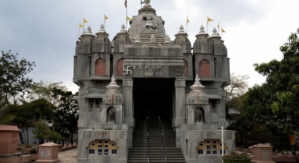vardhman mahavir swami temple lakhnadon seoni india
