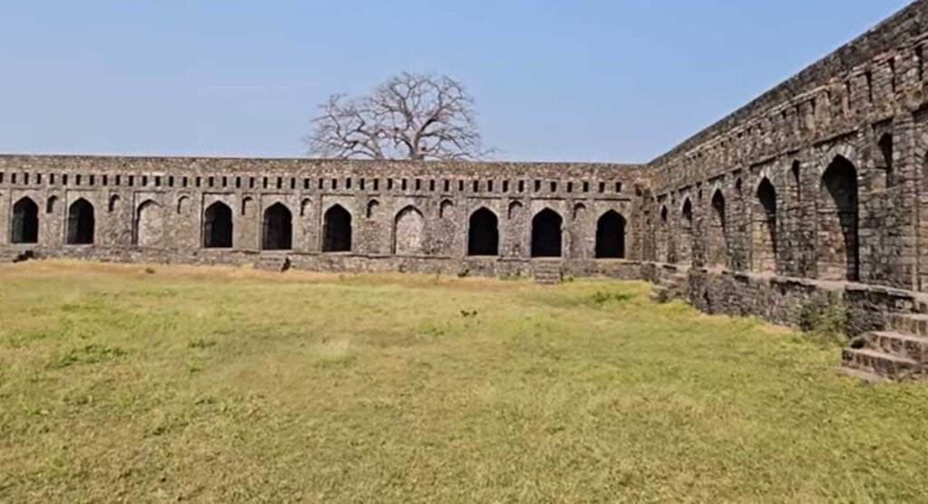 caravan sarai dhar india