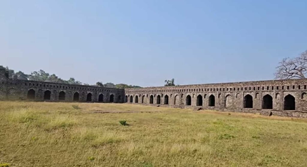 caravan sarai dhar mandu