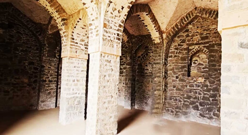 caravan sarai mandu