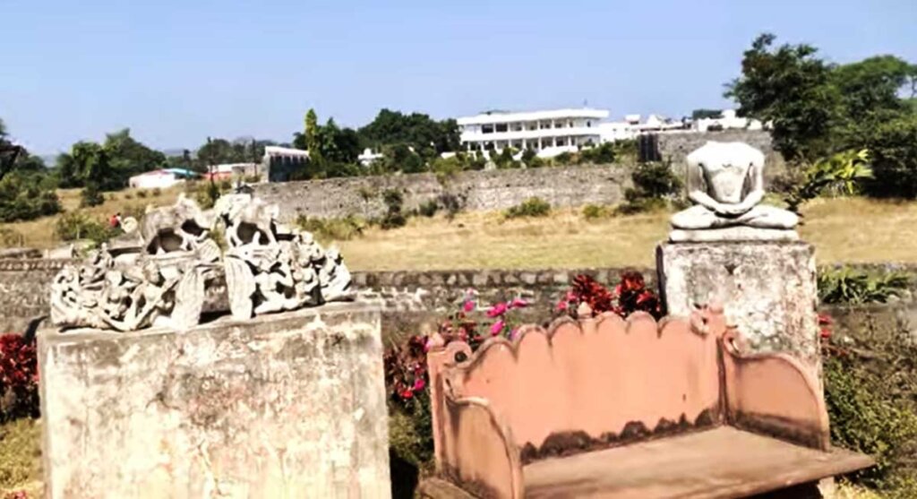 chhappan mahal museum mandu india