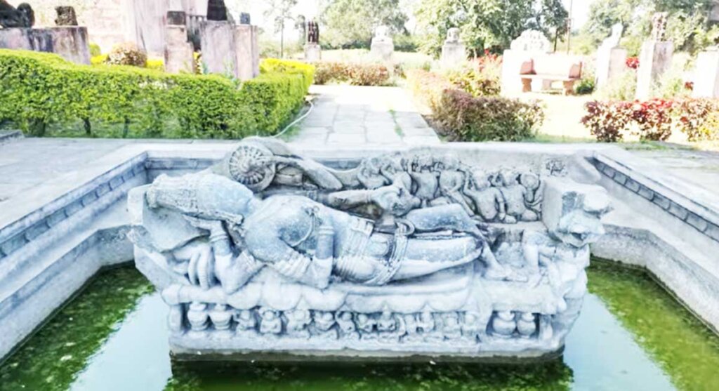 chhappan mahal museum mandu mp