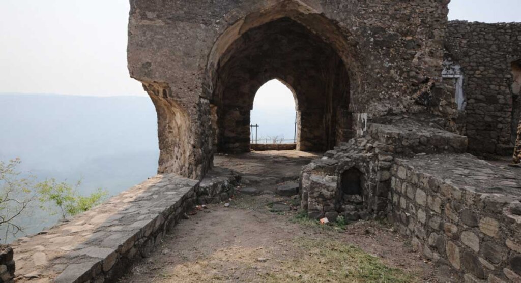 chisti khan mahal mandu dhar india