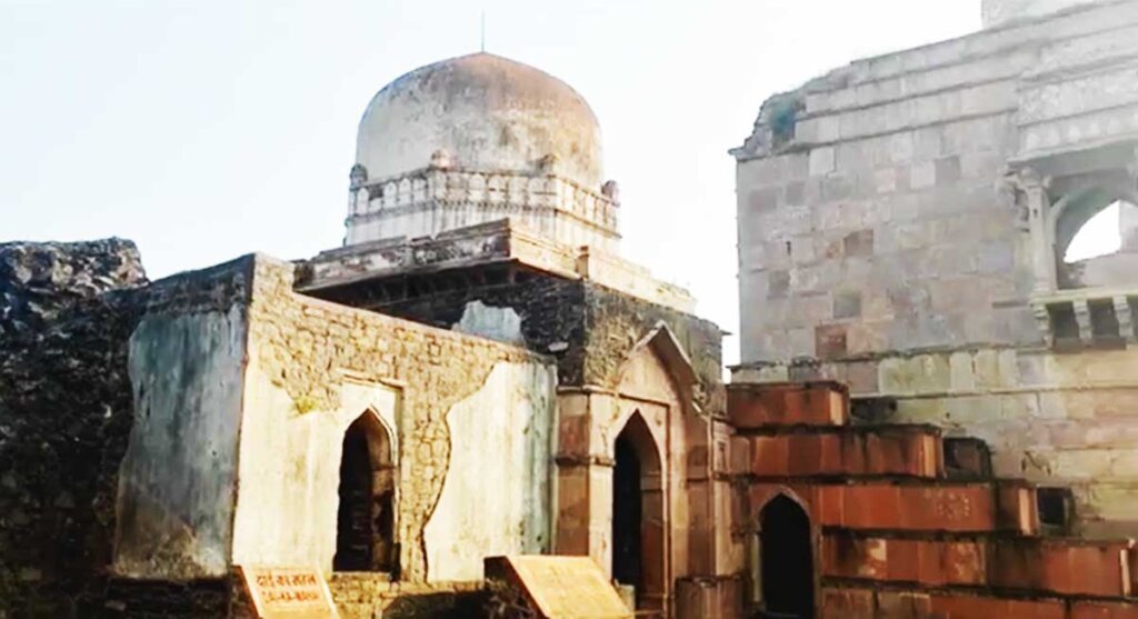 dai ka mahal mandu madhya pradesh