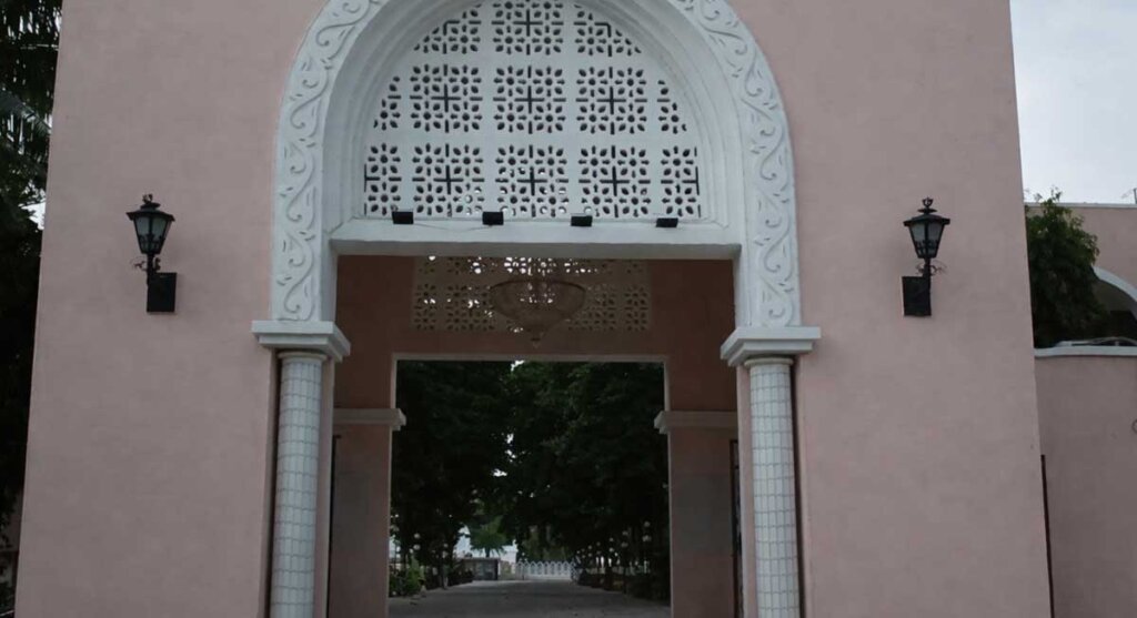 dargah e hakimi burhanpur