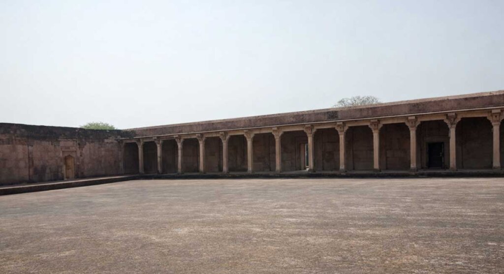 dilawar khan mosque madhya pradesh