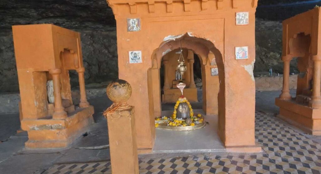 ganga mahadev temple shamil dhar india