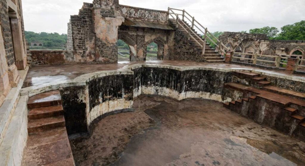 jahaz mahal mandu dhar mp