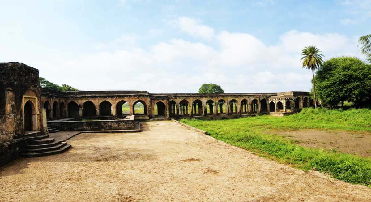 jal mahal sadalpur dhar madhya pradesh