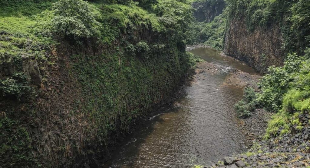 jogi bhadak waterfall dhar-india