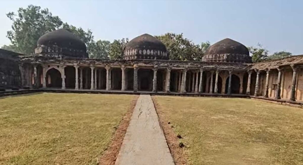 malik mughith mosque dhar