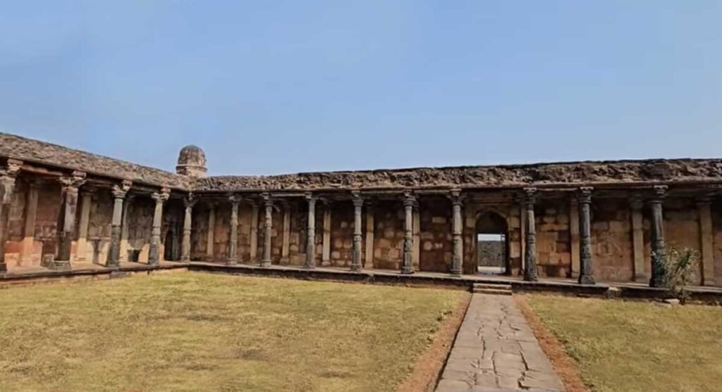 malik mughith mosque dhar india