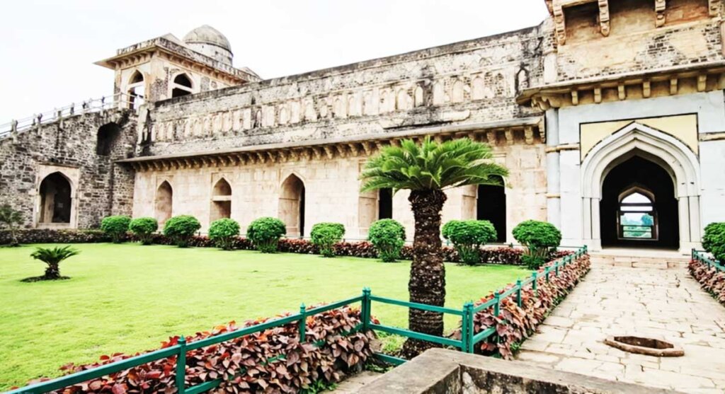 mandu fort