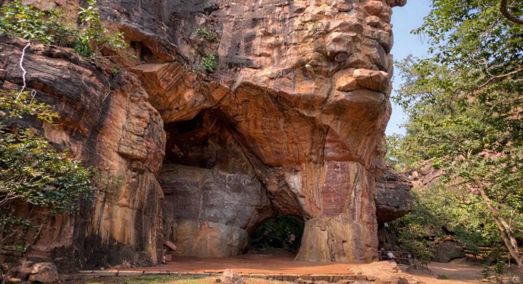 rock shelters of bhimbetka raisen mp