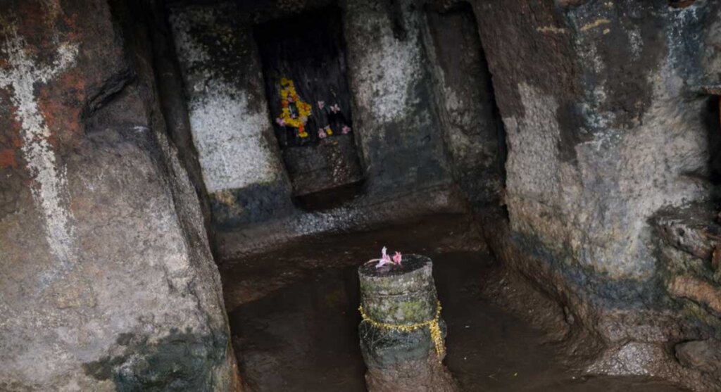 sat kothari caves mandu mp