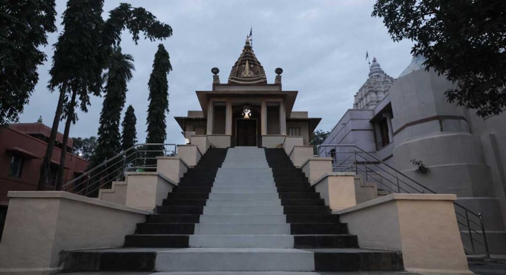 shri nityanand ashram dhar india