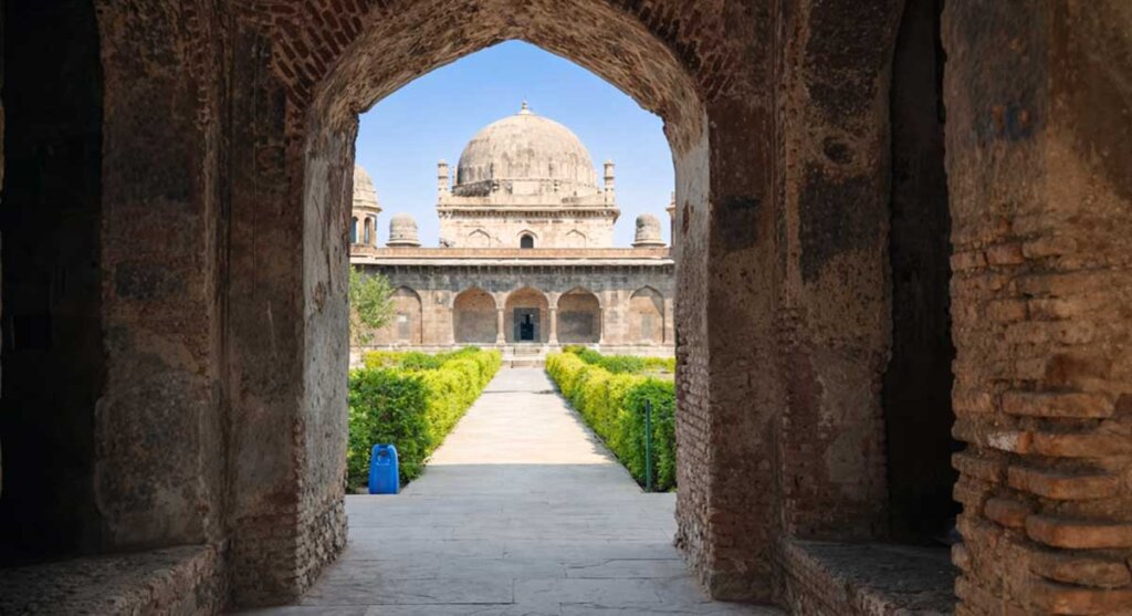 tomb of shah nawaz khan mp