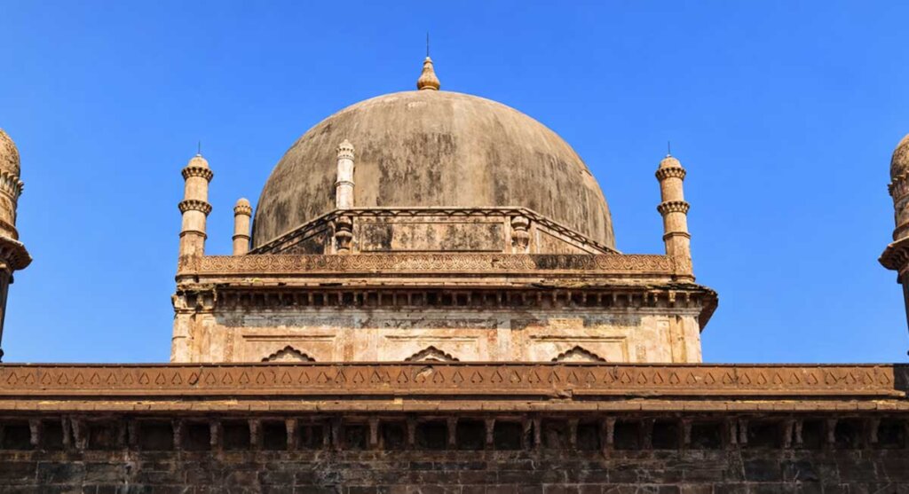 tomb of shah nawaz khan mp india