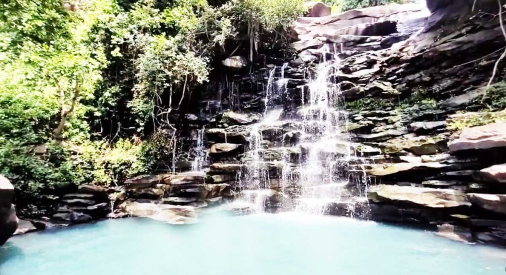 chhota pachmarhi waterfall bhopal madhya pradesh
