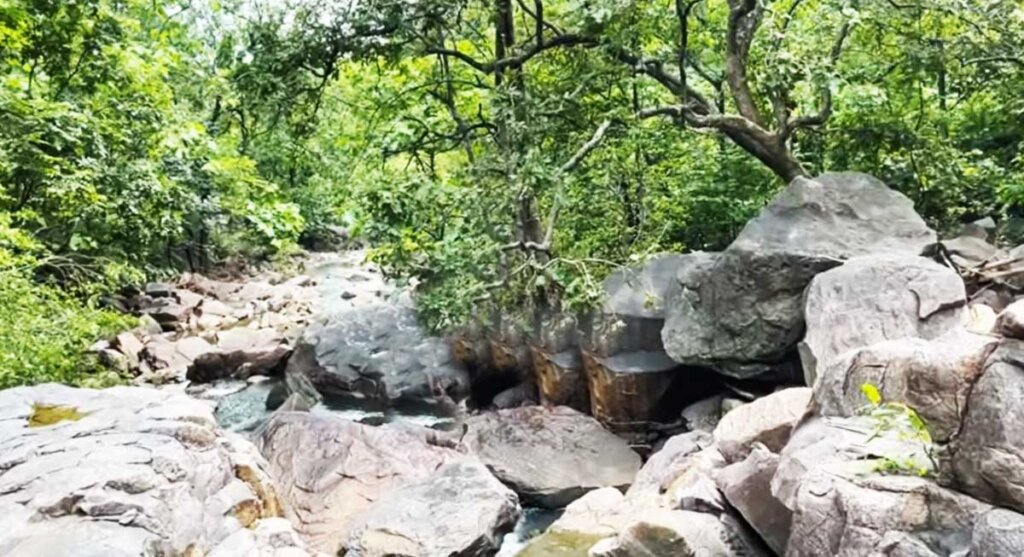 jhiri waterfall bhopal