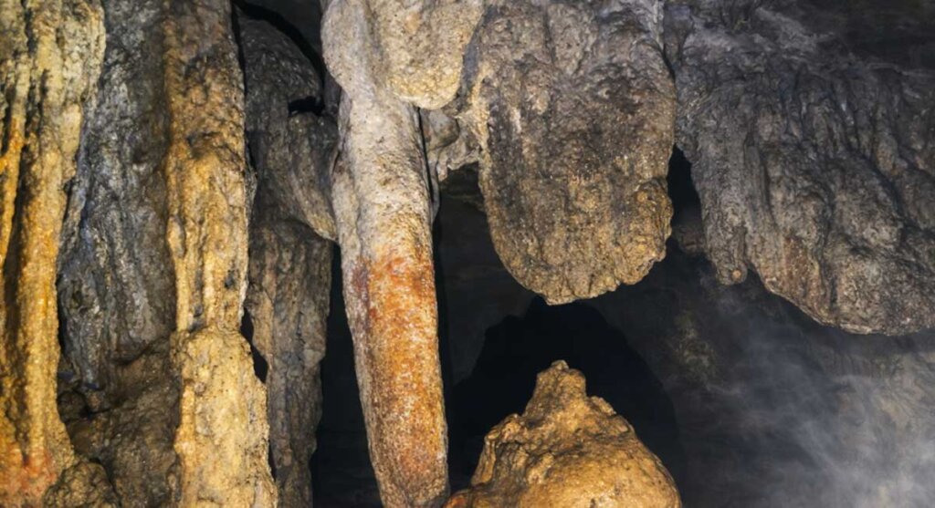 kutumsar cave bastar jagdalpur madhya pradesh