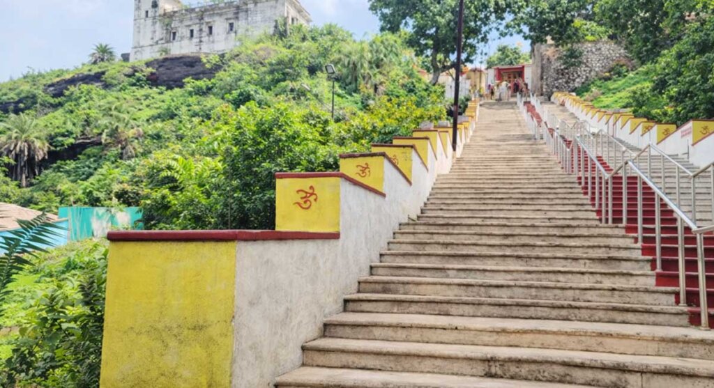 bada mahadev temple narsinghgarh